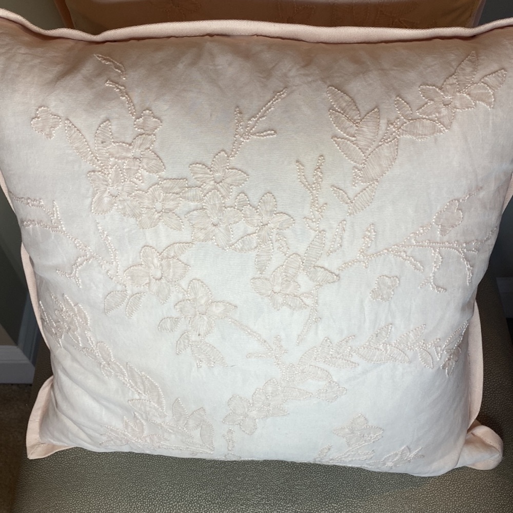Two Ralph Lauren Jamie Blush Pillows. - Picture 2 of 6